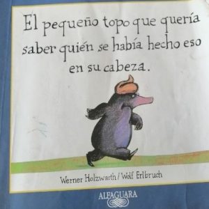 El pequeño topo que quería saber quién se había hecho eso en su cabeza